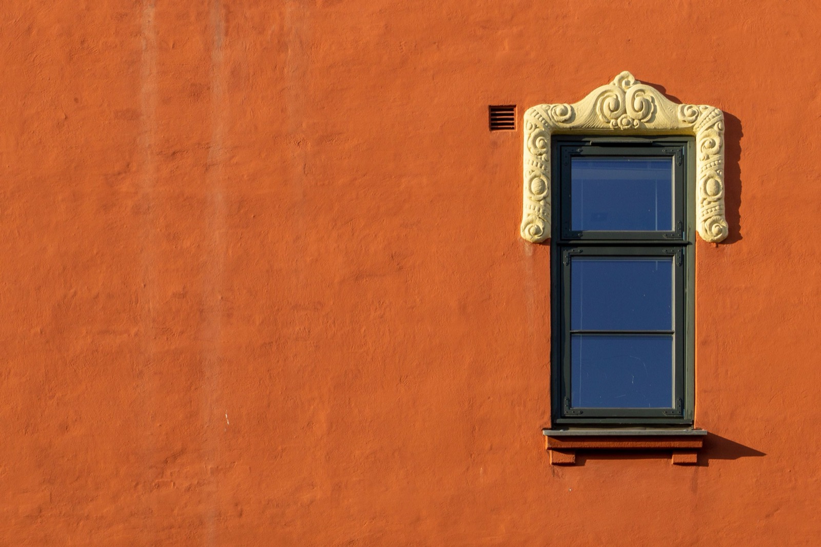 Historische Fassade mit Stuck